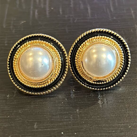 Vintage Faux Pearl Elegant Gold Black Enamel Clip On Earrings - Picture 1 of 5